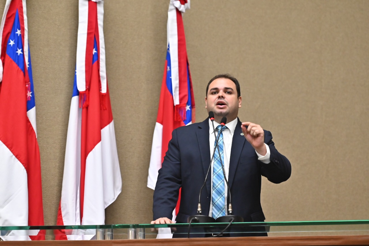 Roberto Cidade cobra melhorias da prefeitura de Presidente Figueiredo em favor da população do município