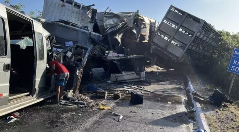 Tragédia: acidente em estrada deixa um morto e 19 feridos