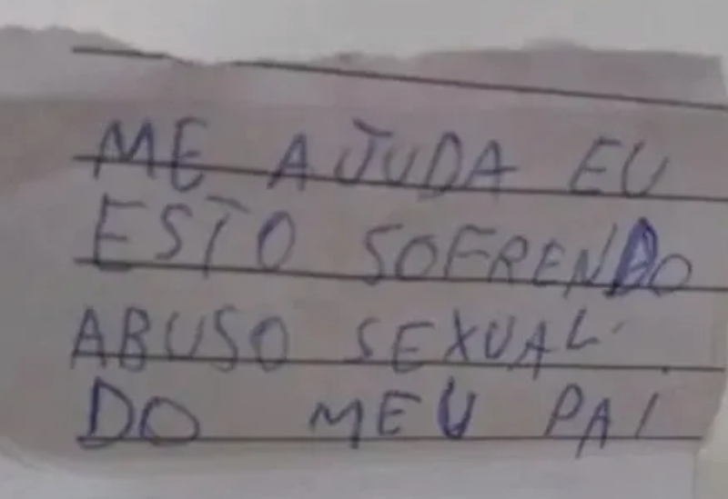 Abusada pelo próprio padrasto, menina de 10 anos entrega bilhete em segredo para polícia