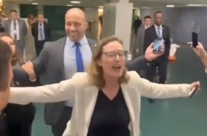 Maria do Rosário é criticada após surtar e xingar deputado Daniel Silveira e mulher de "canalhas"; veja vídeo
