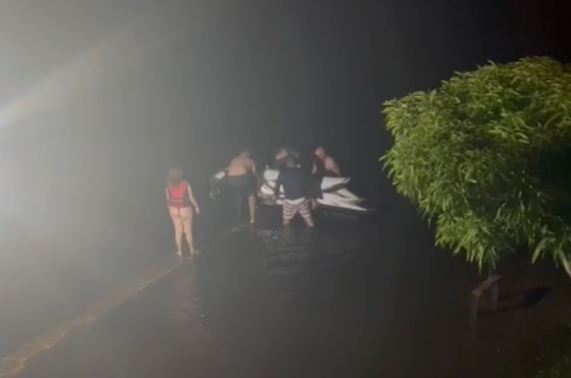 Urgente: Jet Ski invade Tropical Hotel e por pouco não atinge pessoas; veja vídeo