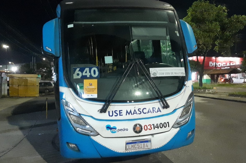 Bandidos humilham passageiros durante assalto em ônibus da linha 640