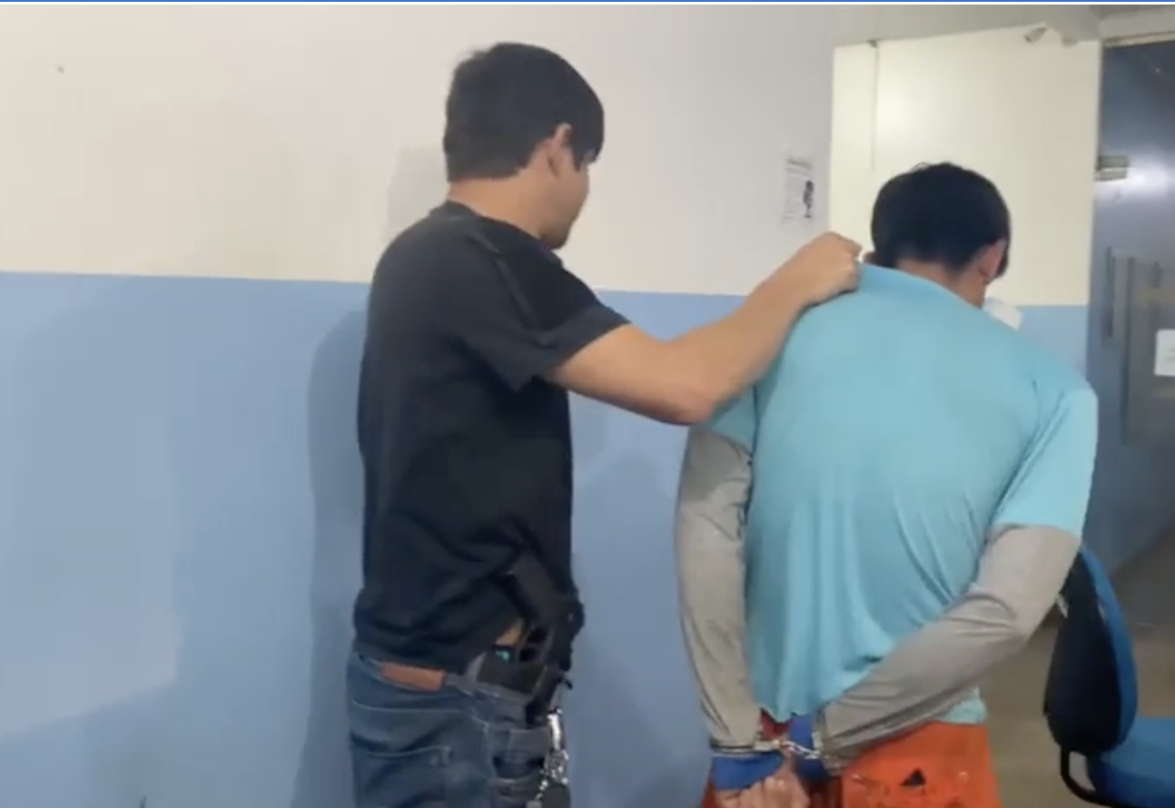 Após ser trocada por novinha, ex se vinga e denuncia parceiro por ser expulsa de casa com apenas 100 reais