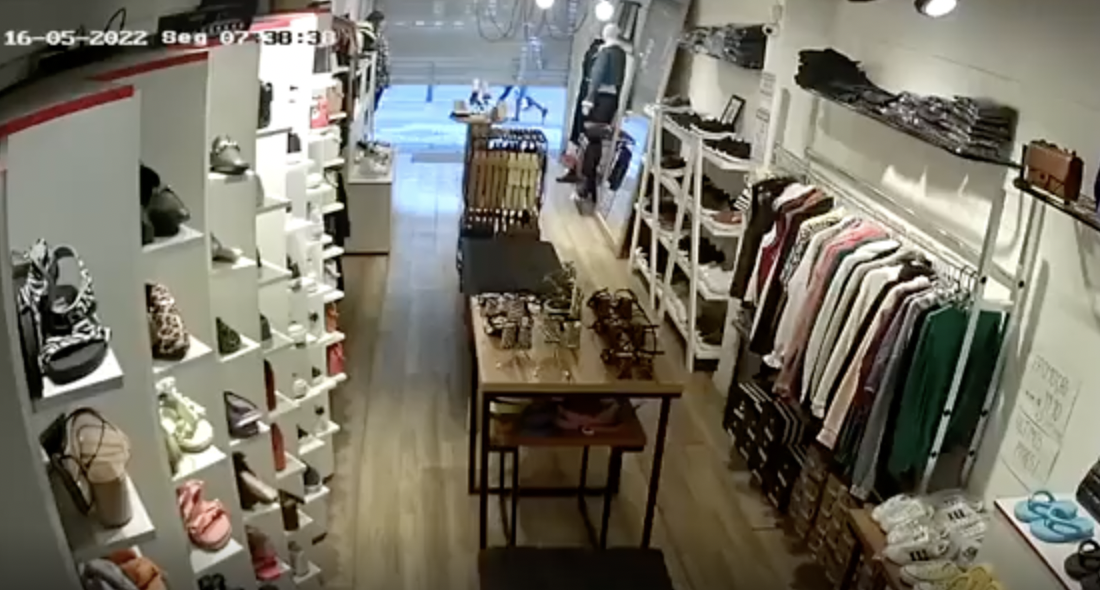 Homem joga gasolina e tenta atear fogo na ex em loja do Centro; veja vídeo