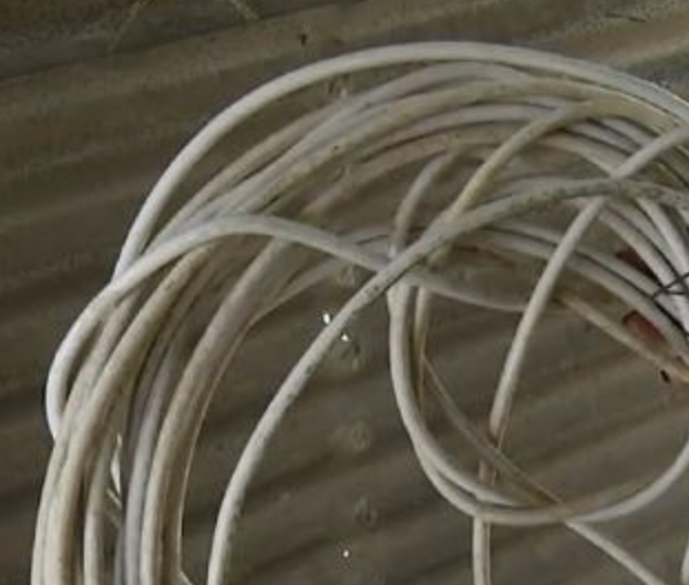 Crianças são esp4ncad4s com fio elétrico por causa de comida em Manacapuru