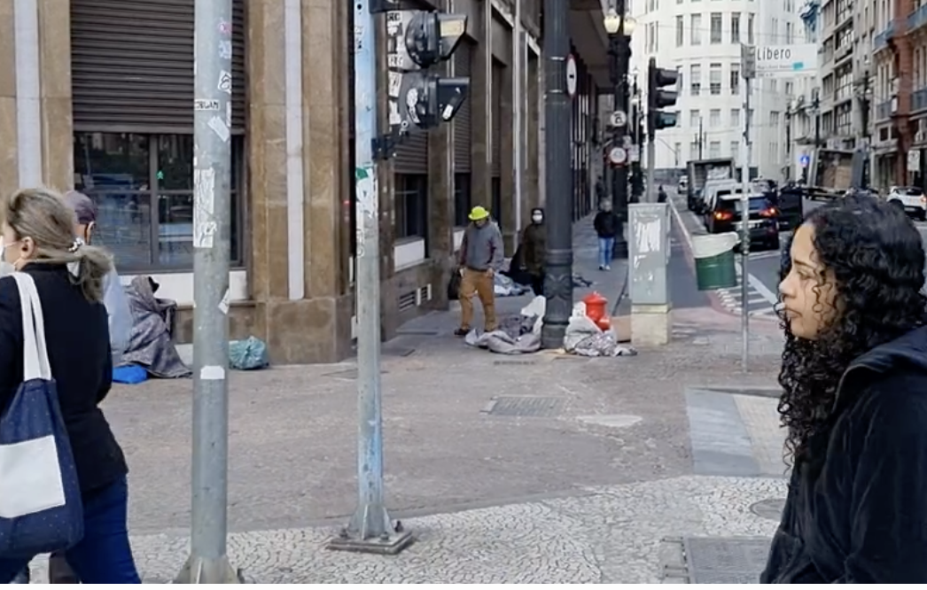 Morador de rua morre na fila do café da manhã na madrugada mais fria do ano em São Paulo