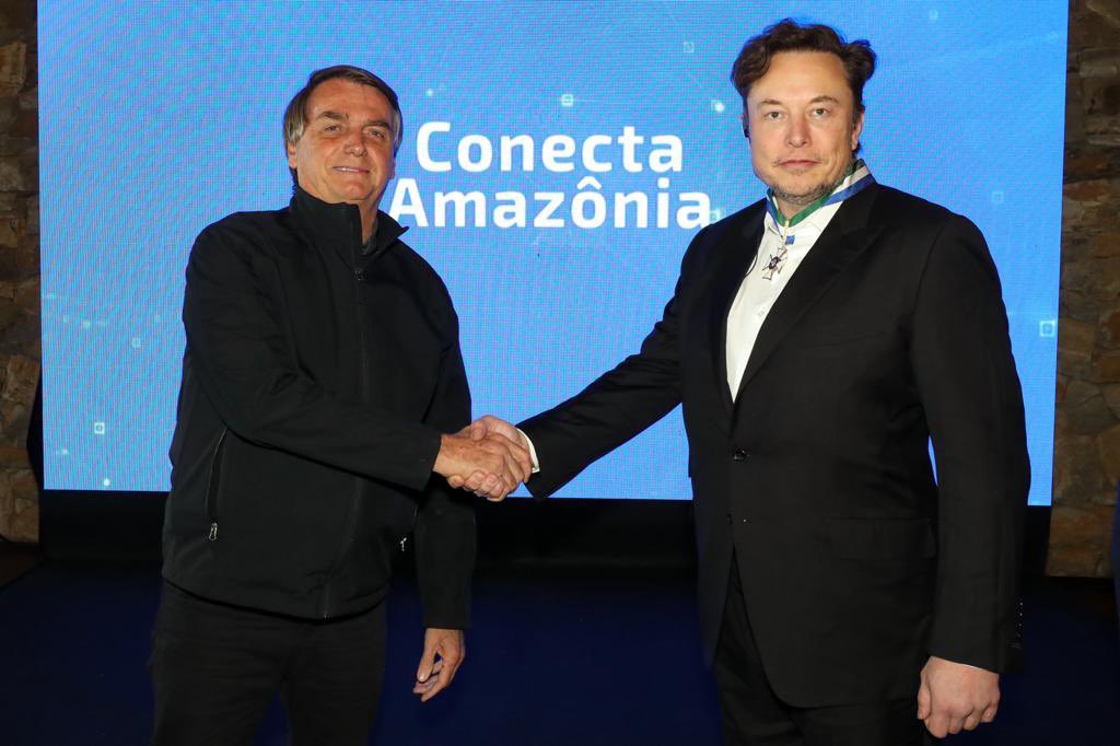 Presidente Bolsonaro chama Musk de “mito da liberdade” e diz que compra do Twitter é sopro de esperança