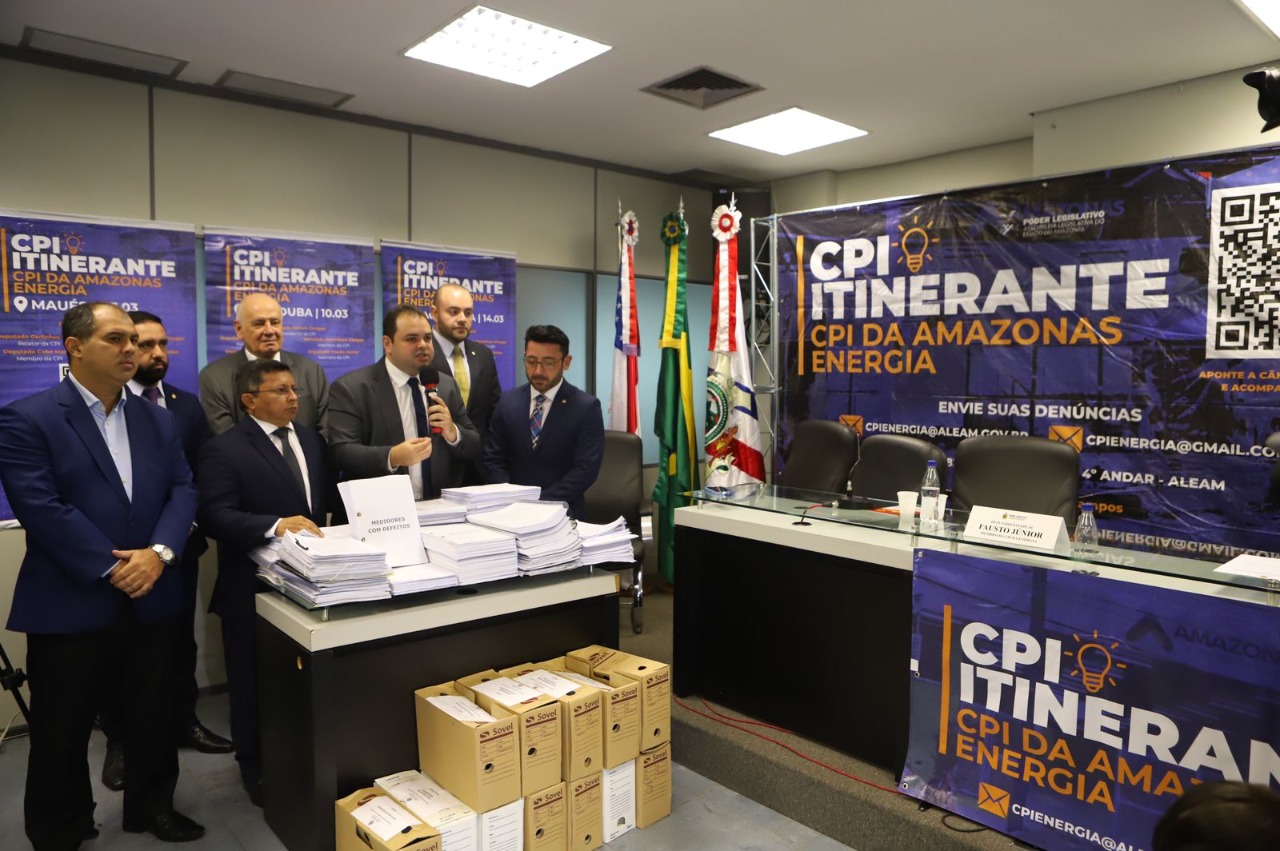 Roberto Cidade ressalta importância dos trabalhos da CPI da Amazonas Energia durante entrega de documentos