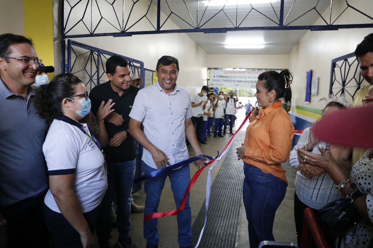 Em Parintins, Wilson Lima entrega escola e alcança a marca de 400 escolas revitalizadas na rede estadual
