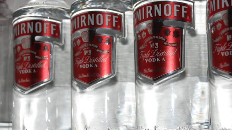 Fabricante da Smirnoff anuncia fim das operações