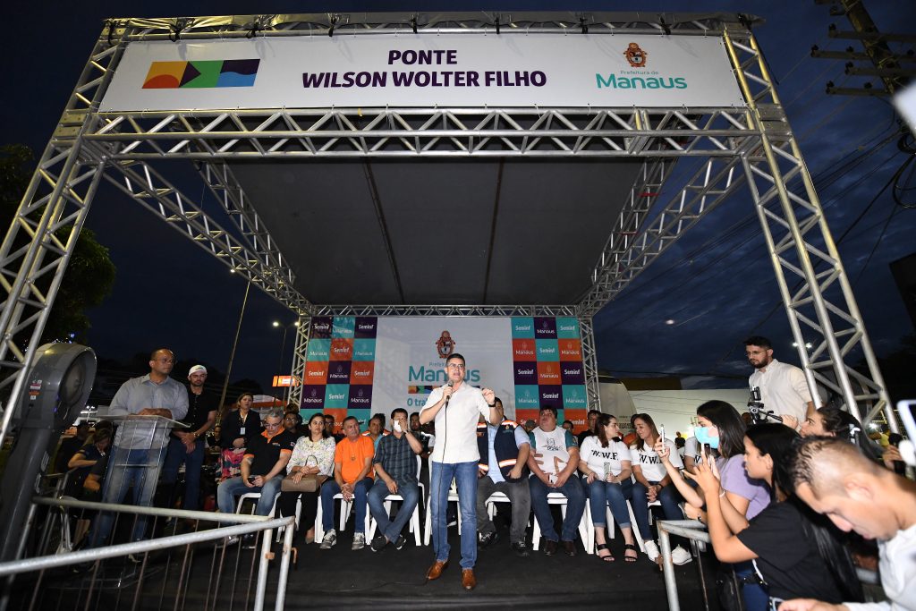 Prefeito David Almeida entrega ponte Wilson Wolter Filho no bairro Flores