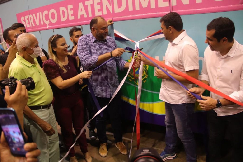 Wilson Lima entrega Ônibus do Idoso para mutirões itinerantes em Manaus