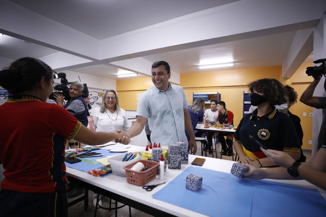 Governador Wilson Lima entrega laboratório de robótica para escola estadual da zona leste de Manaus