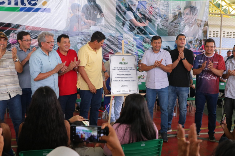 Wilson Lima inaugura iluminação em LED e anuncia investimentos na Vila Amazônia, em Parintins