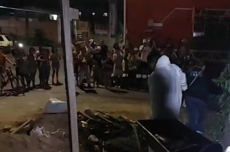 Homem morto a facadas é encontrado em terreno abandonado na zona Norte de Manaus