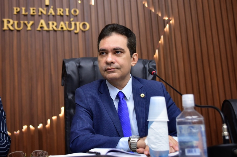 Deputado Álvaro Campelo retorna às atividades parlamentares após afastamento médico