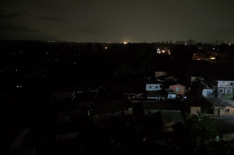 Urgente: chuva e ventania fazem diversos bairros de Manaus passarem por apagão; veja vídeo