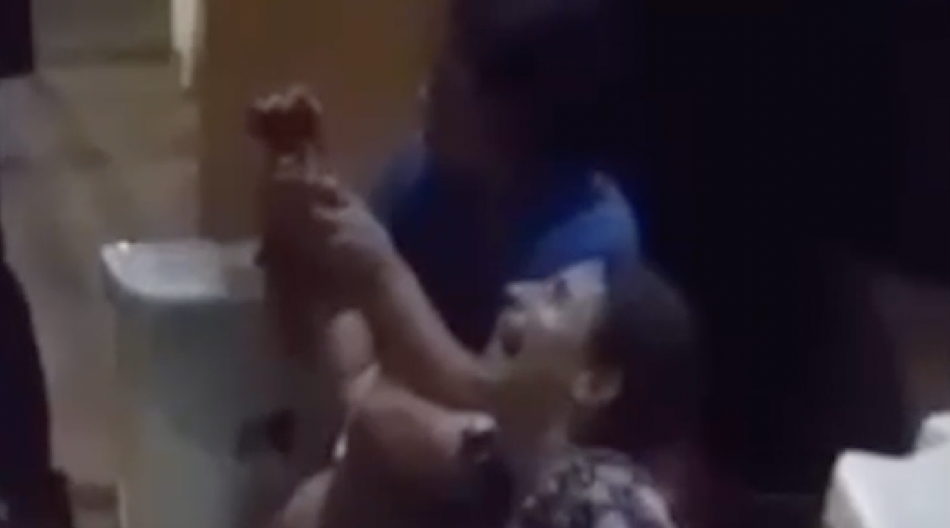 Facção invade lanchonete e executa chapeiro a sangue frio em Manaus; veja vídeo