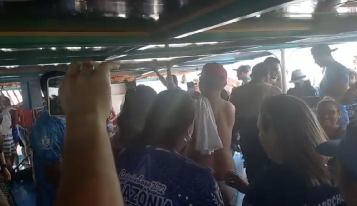 Na volta para Manaus torcedores acompanham apreensivos apuração nos barcos; veja