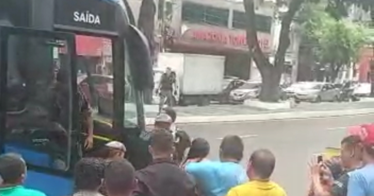 “Casal do crime” é preso após mais uma tentativa de assalto a ônibus da linha 640; veja vídeo
