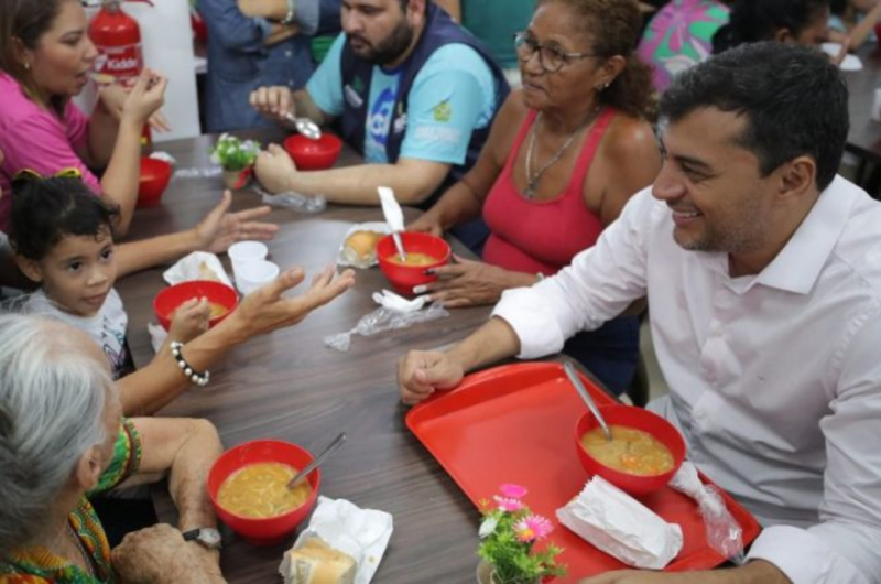 Wilson Lima inaugura Prato Cheio no bairro Aleixo, que alimenta até 400 pessoas por dia gratuitamente