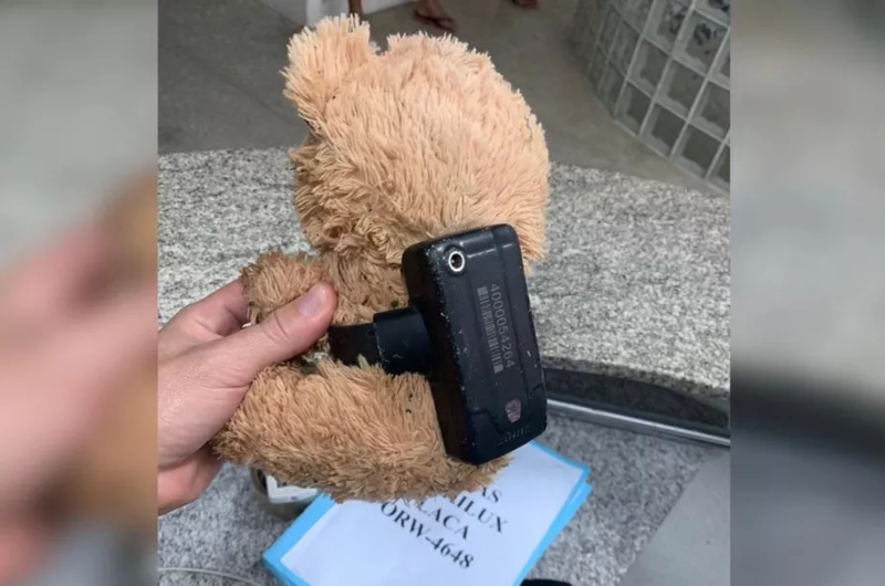 Blindada engana polícia após colocar tornozeleira eletrônica em ursinho de pelúcia