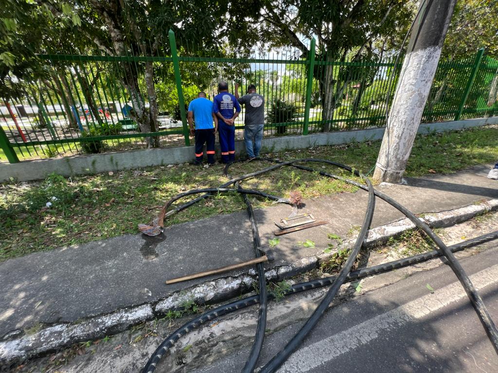Trio é detido por furtar cabos de fibra óptica na Ponta Negra
