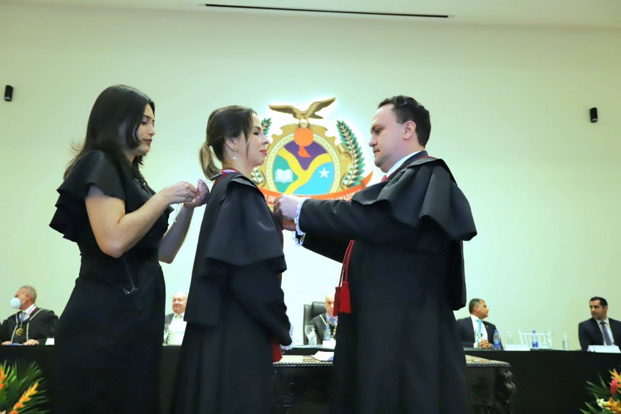Com discurso emocionado, Fernanda Cantanhede é empossada no cargo de procuradora-geral do MPC/TCE-AM