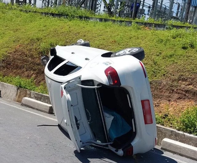 Cliente tenta matar taxista com golpe de ‘mata-leão’ durante corrida em Manaus; veja vídeo