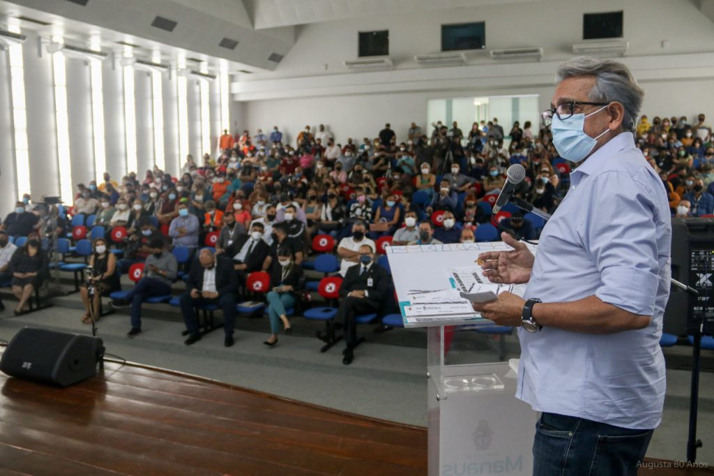Programa ‘Orçamento na Escola’, de Pauderney Avelino, será continuado na Semed com investimento de R$10 milhões