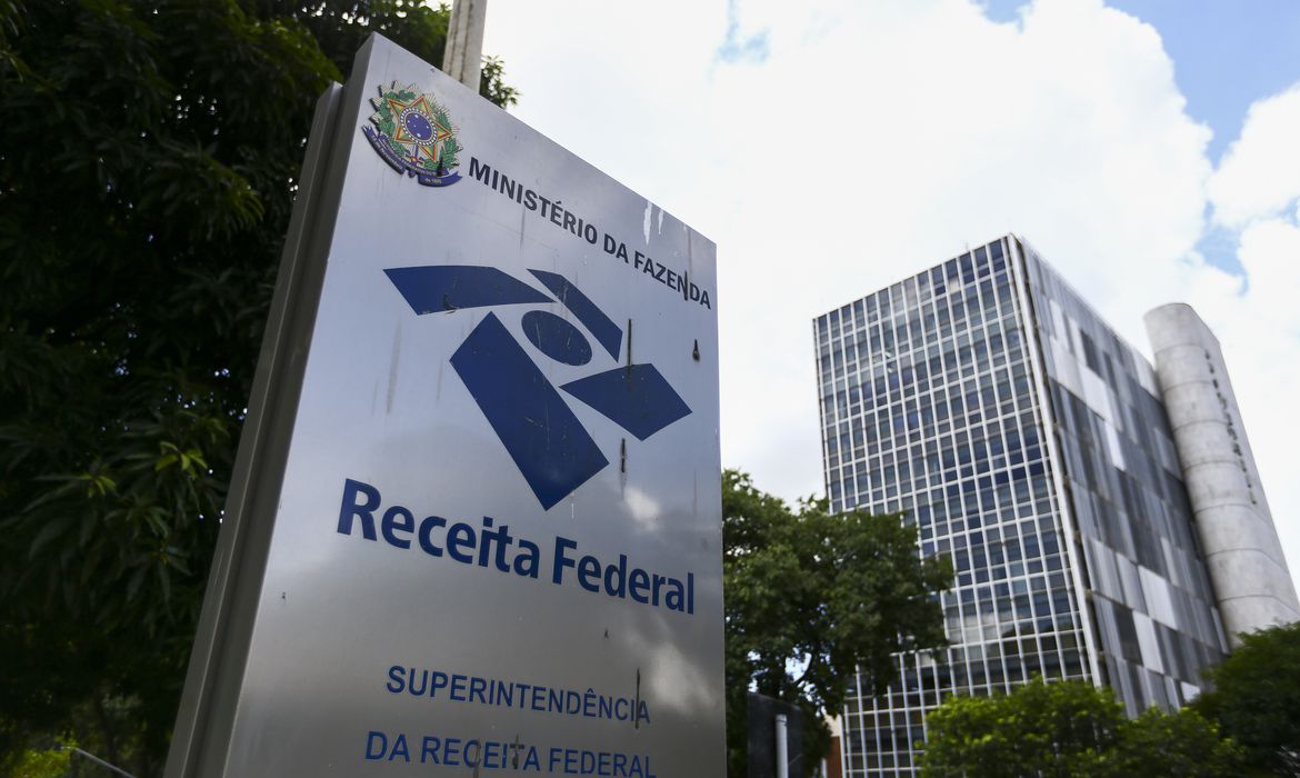 Receita paga restituições do quinto e último lote do IR 2022 nesta sexta-feira (30)