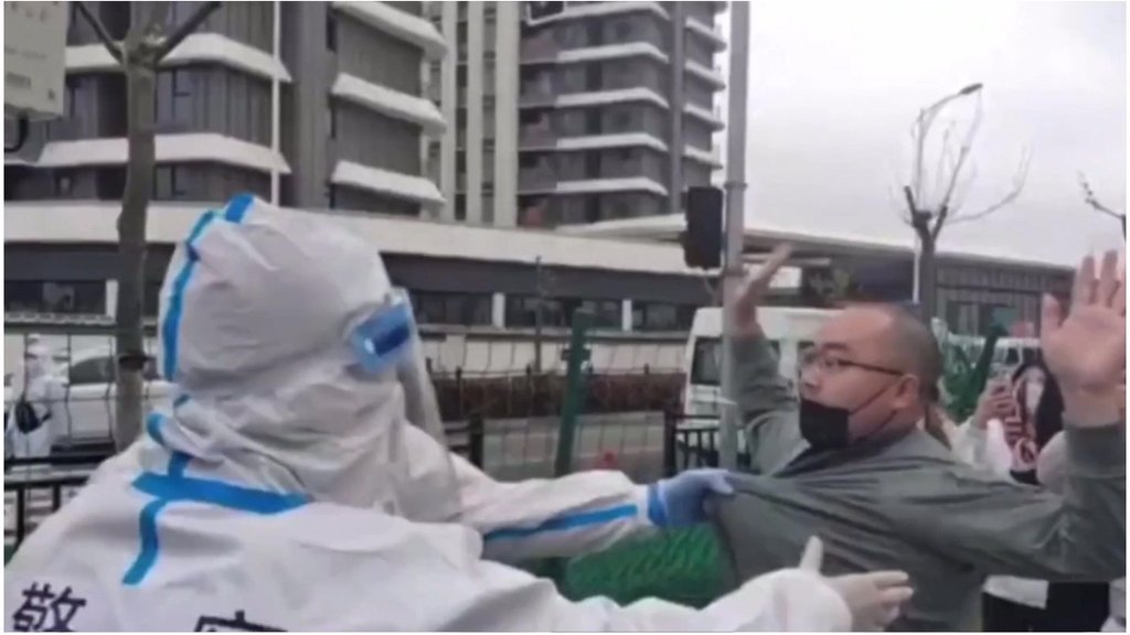 China volta a confinar 1,7 milhão de pessoas alegando novo surto de Covid-19; veja vídeo