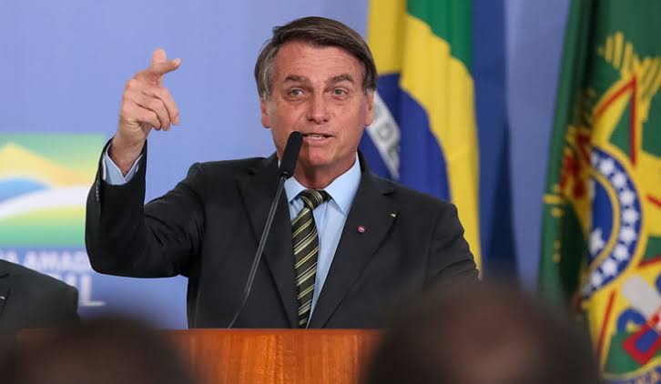 Presidente Bolsonaro afirma que governadores são obrigados por lei a baixar o ICMS dos combustíveis
