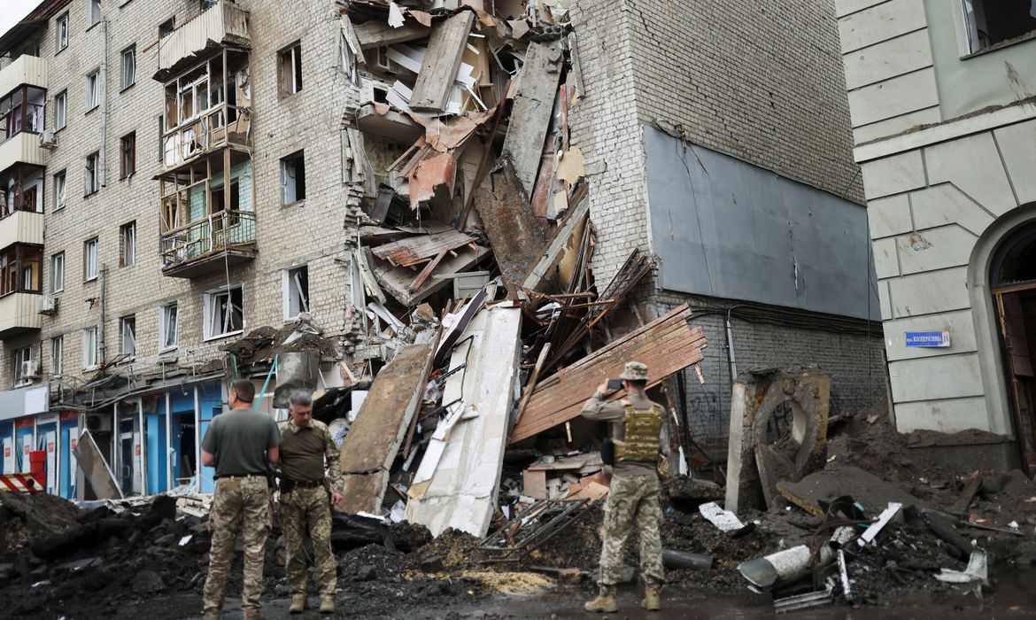 ‘A guerra continua’: Rússia prepara próxima etapa da ofensiva na Ucrânia