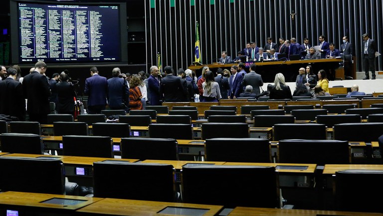 Congresso Nacional promulga PEC que aumenta o valor mínimo do Auxílio Brasil para R$ 600