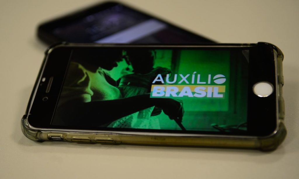 Auxílio Brasil: beneficiários com NIS final 4 já podem receber parcela nesta quinta-feira (21)