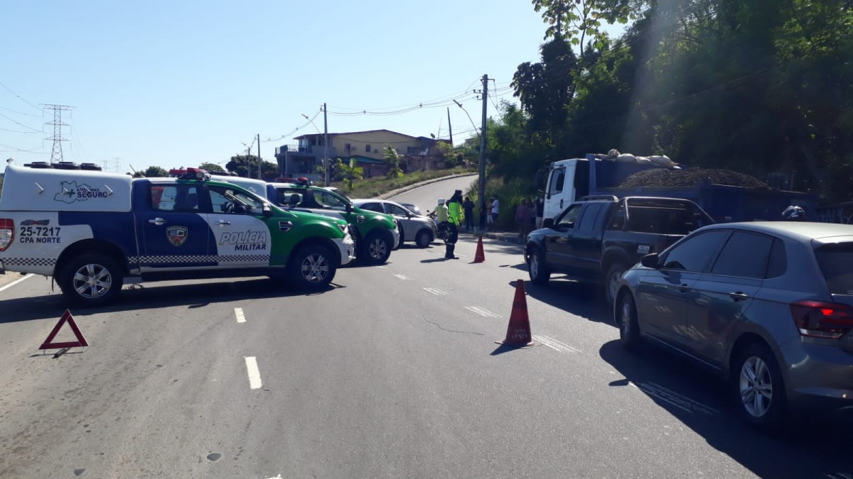 Família se envolve em grave acidente na avenida das Torres; veja vídeo