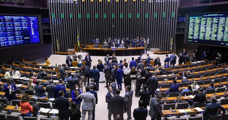 Câmara aprova em 1º turno texto-base da PEC dos benefícios sociais