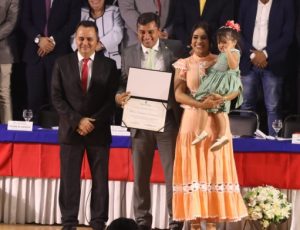 Governador Wilson Lima recebe título de Cidadão Parintinense