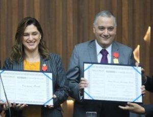 Ministra Cristiane Britto e marido são homenageados com as maiores condecorações do Amazonas na Aleam