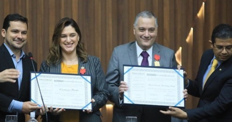 Ministra Cristiane Britto e marido são homenageados com as maiores condecorações do Amazonas na Aleam