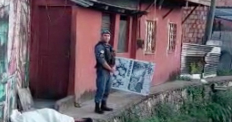 Urgente: crivado de balas, homem é encontrado morto em área vermelha na Redenção