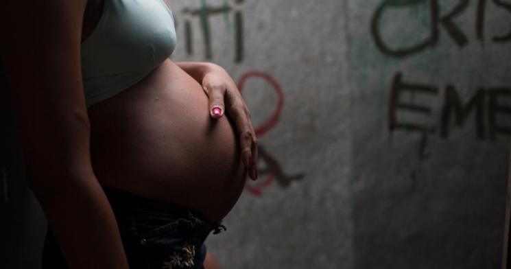 Monstruosidade: homem obriga esposa a abortar aos 6 meses e joga corpo do filho em lixeira