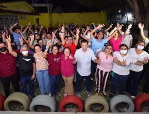 Em encontro com profissionais da educação em Manaus, Alfredo Nascimento mostra sua força
