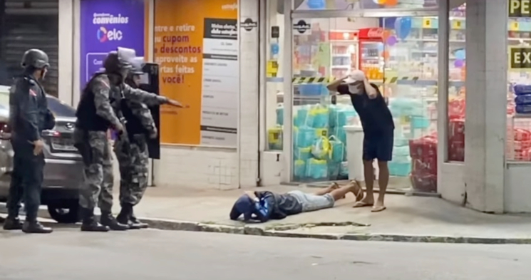Assaltantes são presos após fazerem reféns em farmácia na “Cidade Nova”; veja vídeo