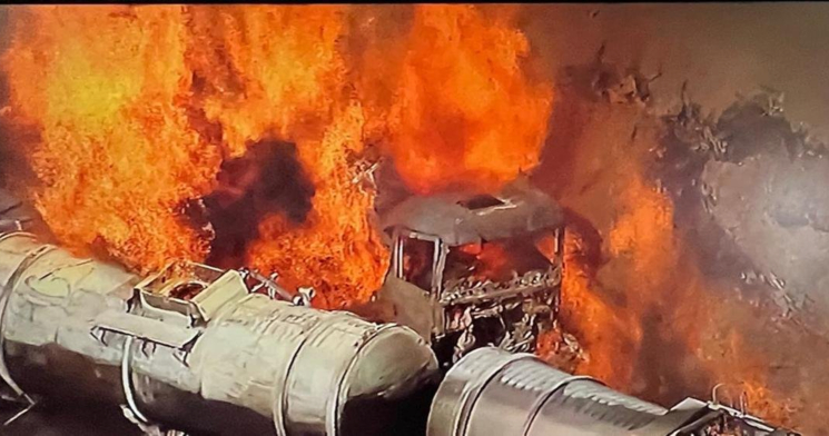 Caminhoneiros morrem carbonizados após carreta explodir em acidente; veja vídeo