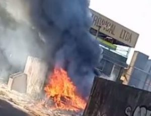 Incêndio cresce e deixa moradores no bairro Petrópolis apavorados; veja vídeo