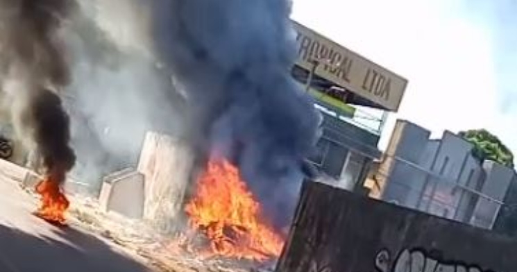 Incêndio cresce e deixa moradores no bairro Petrópolis apavorados; veja vídeo