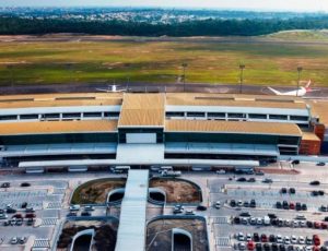 Pista de pouso do Aeroporto de Manaus é interditada após pneu de avião estourar