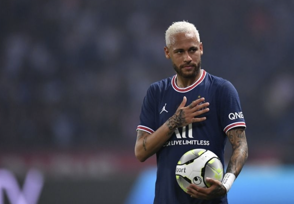 Neymar ativa cláusula no contrato e renova com o PSG até 2027